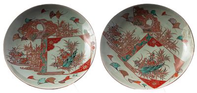 Pair of polychrome porcelain plates, Meiji period. 31.5 x 5 cm all-over background with Imari 