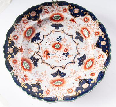 Polychrome porcelain food warmer, first half of the 20th century. 26 x 5 cm with peony floral 