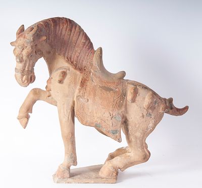 Polychrome terracotta horse, 20th century. 40 x 42 x 16 cm lost by Far Eastern models. State of 