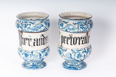 Pair of apothecary jars, late 19th century early 20th century. 20 x 12 x 9.5 cm Spool-shaped 