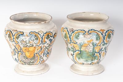 Pair of ceramic vases. 19 x 14 x 12 cm Baluster-shaped vases tapering downwards, with a 