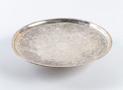 Italian sterling silver cake stand, Palermo, 17th century. Height x diameter: 6.5 x 29 cm. 
