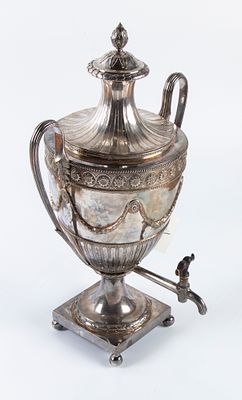 WILLIAM LAVER - Height x width x depth: 53 x 33 x 31 cm. Weight: 3920 g resting on a square base 