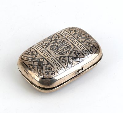A Russian silver and niello coin purse, circa 1880-1890. Height x width x depth: 2 x 7 x 5 cm. 