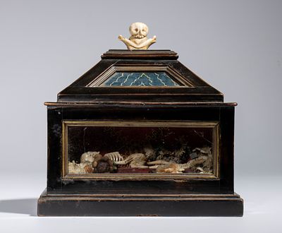 Reliquary case with skeleton, Italy, 17th-18th centuries. Height x width x depth: 18 x 18 x 9 