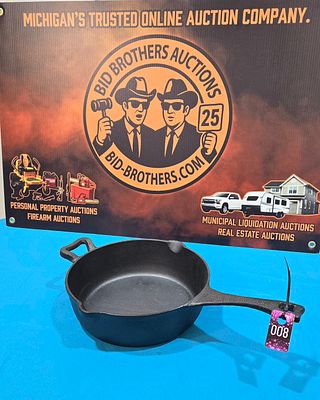 11" cast iron pot with handle