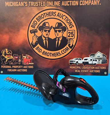 14" Black and Decker electric hedge trimmer