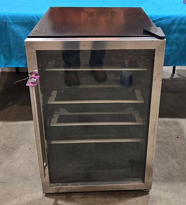 20" x 31" mini refrigerator (has some scratches on top)