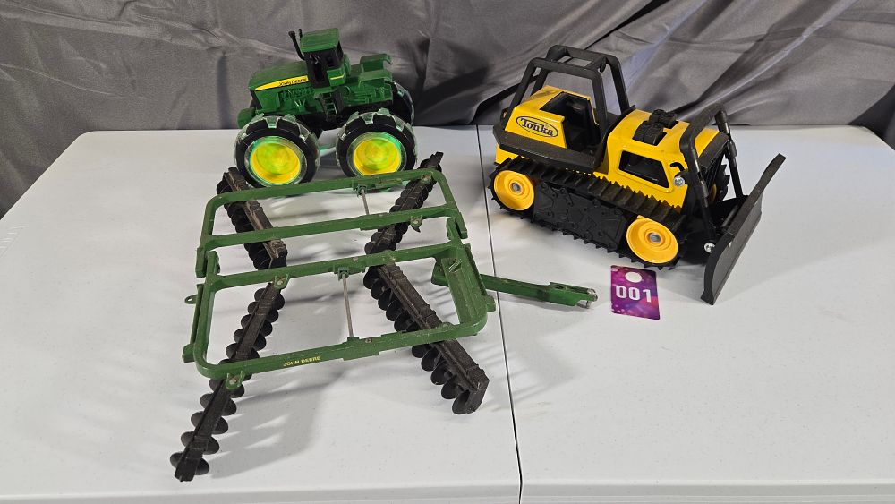 Lot 1: John Deere toy tractor, disc and Tonka bulldozer