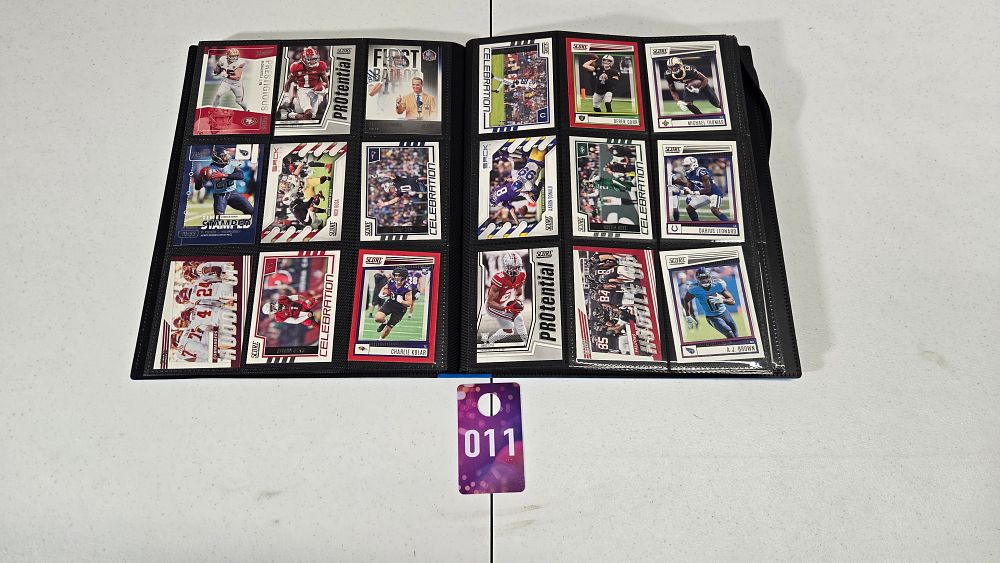 Lot 11: Score Football Card Album (Full 20 Pages)