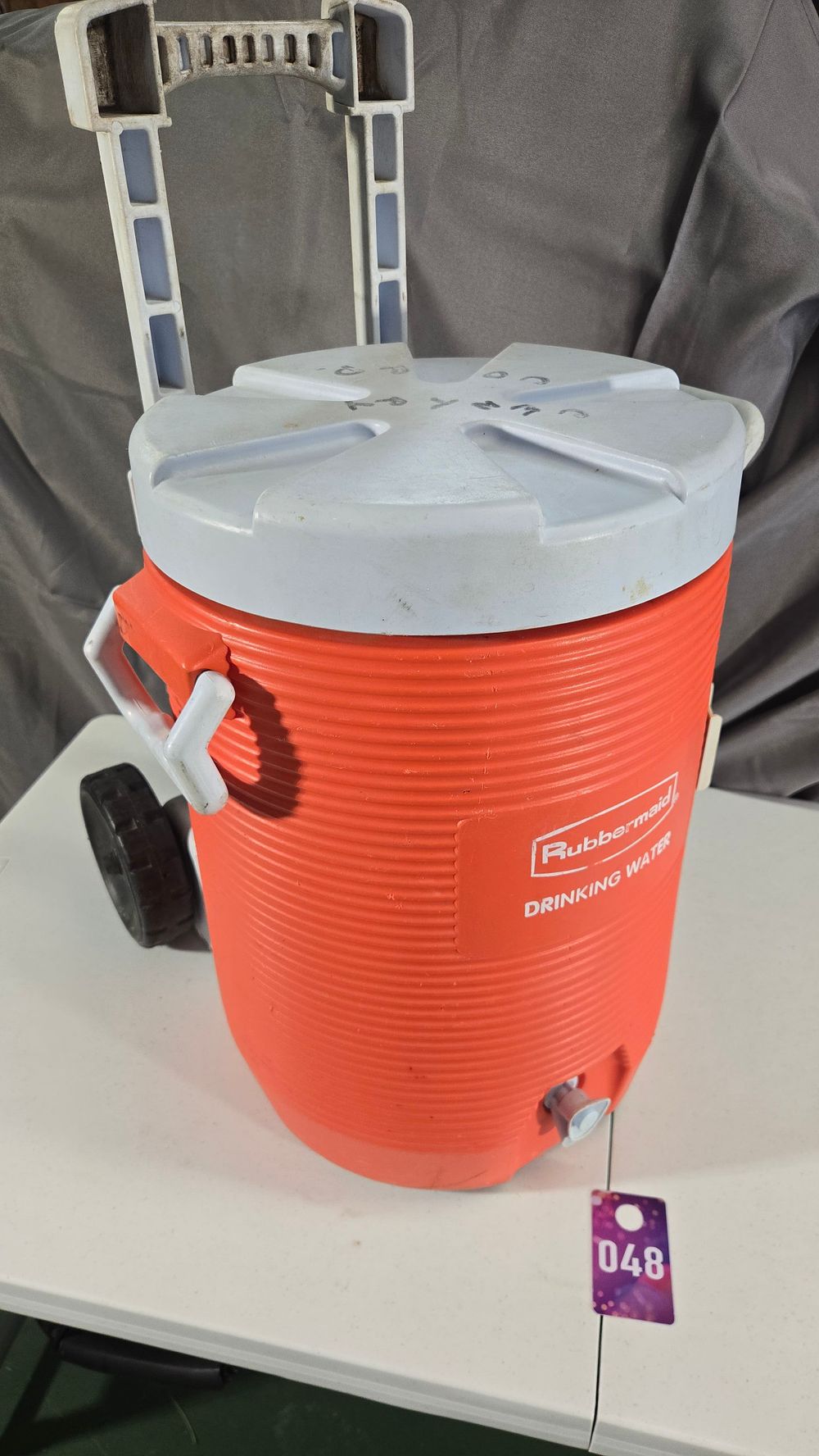 Lot 48: Rubbermaid Cooler with built in dolly