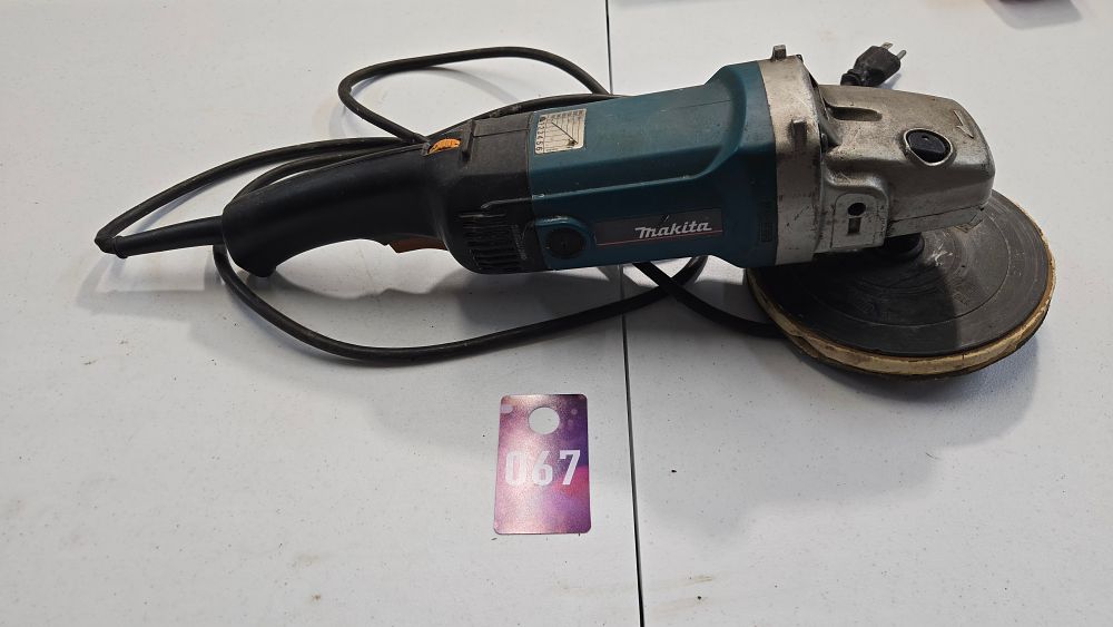 Lot 67: Makita electric polisher/grinder