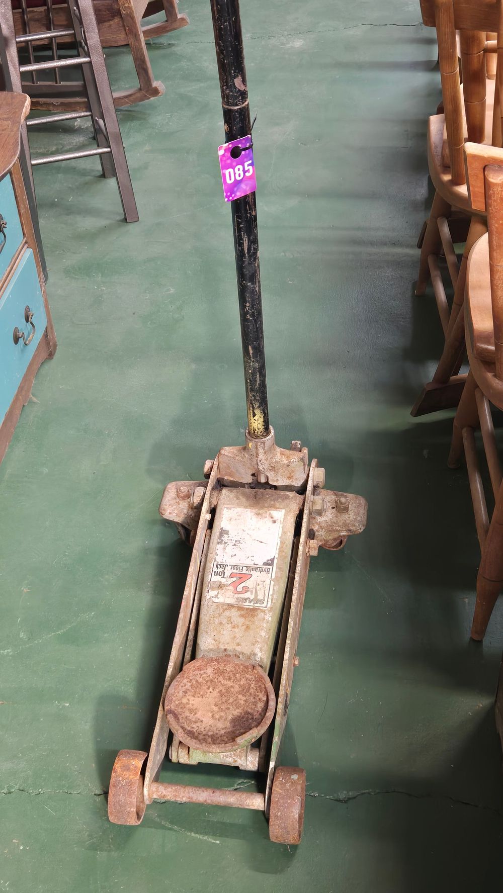 Lot 85: 2-ton floor jack