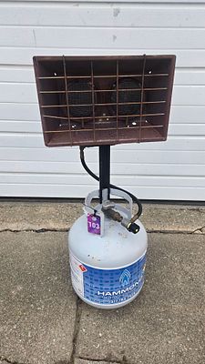 Propane tank with heater