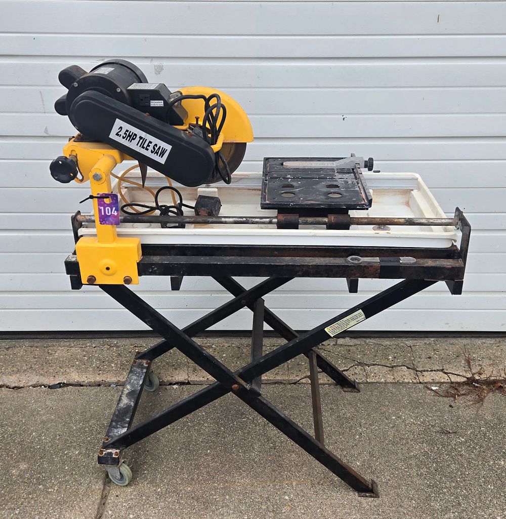 Lot 104: Tile saw with stand and water pump