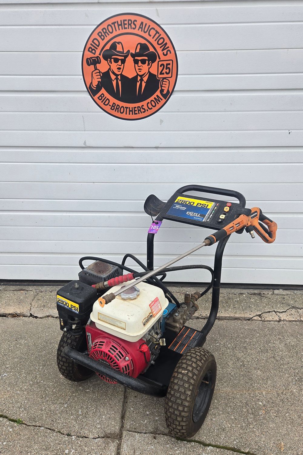 Lot 105: 2800 PSI gas power washer with Honda 6.5 HP engine, wand and hose