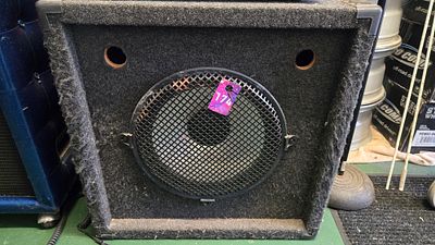 Bass speaker cabinet with 15-inch woofer