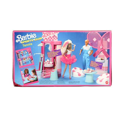 BARBIE, SPORTS CLUBE. Ginásio da Barbie com aparelhos de musculação e ainda rede e raquetes de 