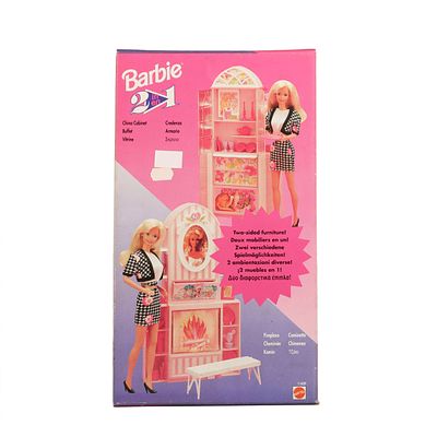 BARBIE 2 EM 1, VITRINE E TOUCADOR. Barbie 2 em 1, vitrine e toucador com banco. Produção Mattel 
