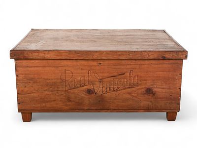 REAL VINÍCOLA, CAIXA
. Caixa em madeira de carvalho, marcada "Real Vinicola", interior com 