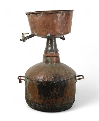 ALAMBIQUE EM COBRE
. Alambique em cobre utilizado para destilação. Produção portuguesa, início 