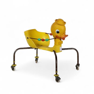 VOADOR "Pato" VINTAGE
. Voador vintage com formato de "Pato com chapéu", estrutura em metal com 