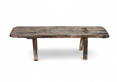 BANCO DE TRABALHO
. Banco de trabalho rústico em madeira de castanho. maciça.Produção portuguesa 