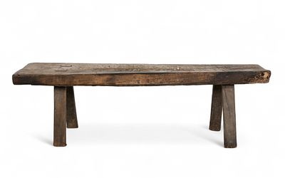 BANCO DE TRABALHO
. Banco de trabalho rústico em madeira de castanho. maciça.Produção portuguesa 