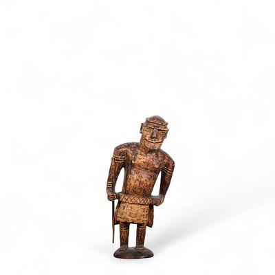 ARTE TRIBAL
. Escultura africana "Figura masculina", esculpida à mão em madeira maciça entalhada 