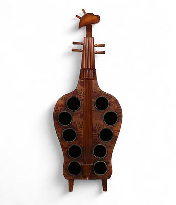 GARRAFEIRA 
. Garrafeira em madeira com 10 descansos em forma de violoncelo forrada em cartão.