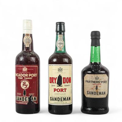 SANDEMAN, 3 GARRAFAS DE VINHO DO PORTO. Conjunto composto por 3 garrafas de Vinho do Porto: 