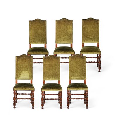 CONJUNTO DE SEIS CADEIRAS. Conjunto de seis cadeiras em madeira de castanho, de espaldar alto 