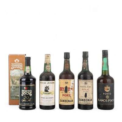 VINHO DO PORTO. Conjunto de cinco garrafas de vinho do Porto, Porto Po&ccedil;as 30 Years old 