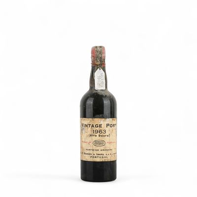 VINTAGE PORT 1963 BORGES. Garrafa de vinho do Porto 1963 Alto Douro Borges , 75 cl. 
Sinais de 