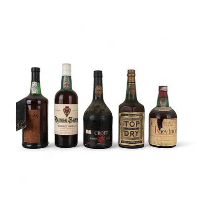 VINHO DO PORTO. Conjunto de cinco garrafas de vinho do Porto, Rodrigues Pinho Ra&iacute;nha Santa 