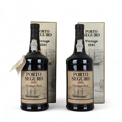 Manoel Po&ccedil;as Porto Seguro 1991. Conjunto de duas garrafas de vinho do Porto, Manoel Po&ccedil;as 