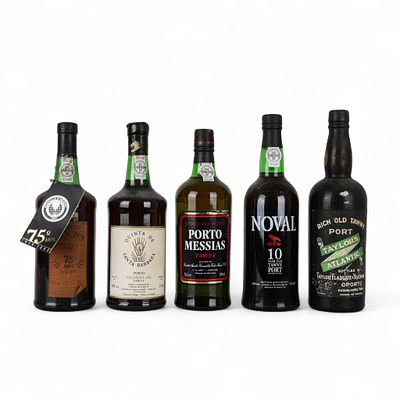 VINHO DO PORTO. Conjunto de cinco garrafas de vinho do Porto, Porto Po&ccedil;as colheita 1985, Porto 