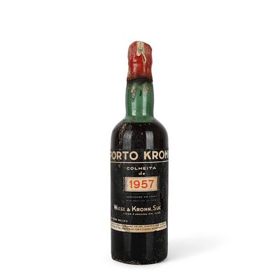 KROHN 1957. Garrafa de vinho do Porto Krohn colheita de 1957, 75 cl. 
R&oacute;tulo danificado. N&iacute;vel 
