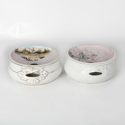 VISTA ALEGRE - PAR DE ESCARRADEIRAS. Par de escarradeiras em porcelana policromada e dourada da 