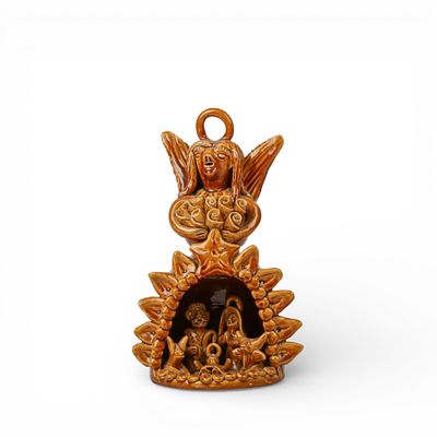 J&Uacute;LIA RAMALHO - ANJO COM PRES&Eacute;PIO EM BARRO. Grupo escult&oacute;rico em barro vidrado de decora&ccedil;&atilde;o 