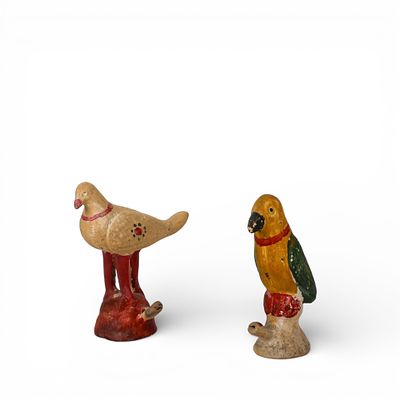 APITOS 'AVES' EM BARRO. Par de esculturas apitos em argila branca moldada em forma de aves de 