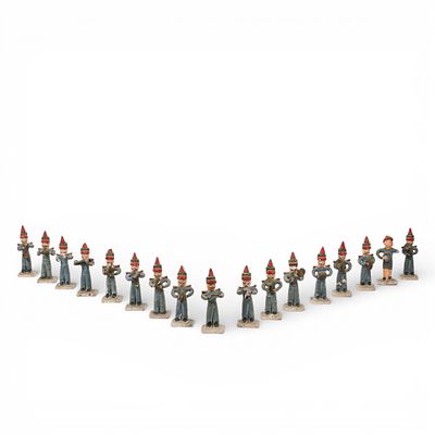 CONJUNTO DE APITOS 'Banda'. Conjunto de dezassete esculturas de figuras de m&uacute;sicas de banda em 