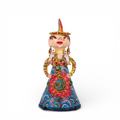 J&Uacute;LIA C&Ocirc;TA (N.1935) - FIGURA FEMININA . Escultura de grandes dimens&otilde;es em barro pintado e 