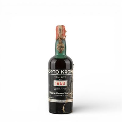 KROHN`S 1952. Garrafa de vinho do Porto Krohn`s 1952, 75 cl. 
Perda acentuada, r&oacute;tulo 