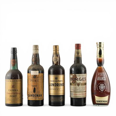 VINHOS DO PORTO. Conjunto de cinco garrafas de vinho do Porto, Londrino Mackenzie &amp; Co 