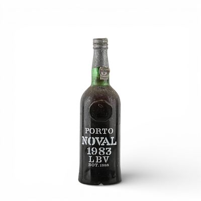 PORTO NOVAL, 1983. Garrafa de vinho do Porto Noval 1983, 75 cl. 
Pequena perda, sinais de 