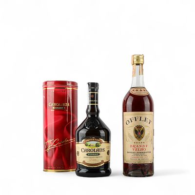 BEBIDAS LICOROSAS. Conjunto de duas garrafas, uma garrafa de Brandy Offley 5 Estrelas Velho 