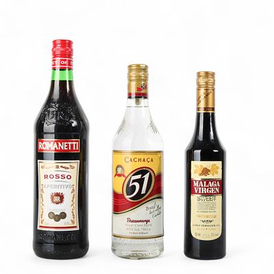 CONJUNTO DE BEBIDAS ALCO&Oacute;LICAS. Conjunto composto por 3 garrafas. Composto por: Cacha&ccedil;a 21 