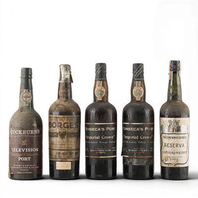 VINHOS DO PORTO. Conjunto de cinco garrafas de vinho do Porto, J. Carvalho Macedo Reserva 