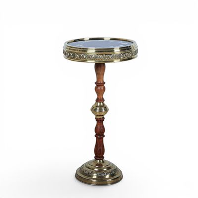 MESA DE APOIO. Mesa de apoio com estrutura em madeira, em lat&atilde;o com decora&ccedil;&atilde;o relevada floral 